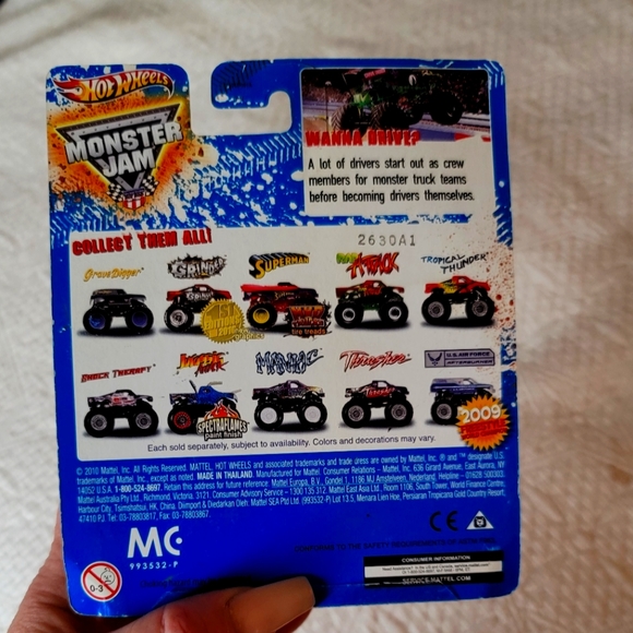 Maniac (Tattoo) Monster Jam Truck #9/80 (Hot Wheels)(2011) NWT - Picture 3 of 5
